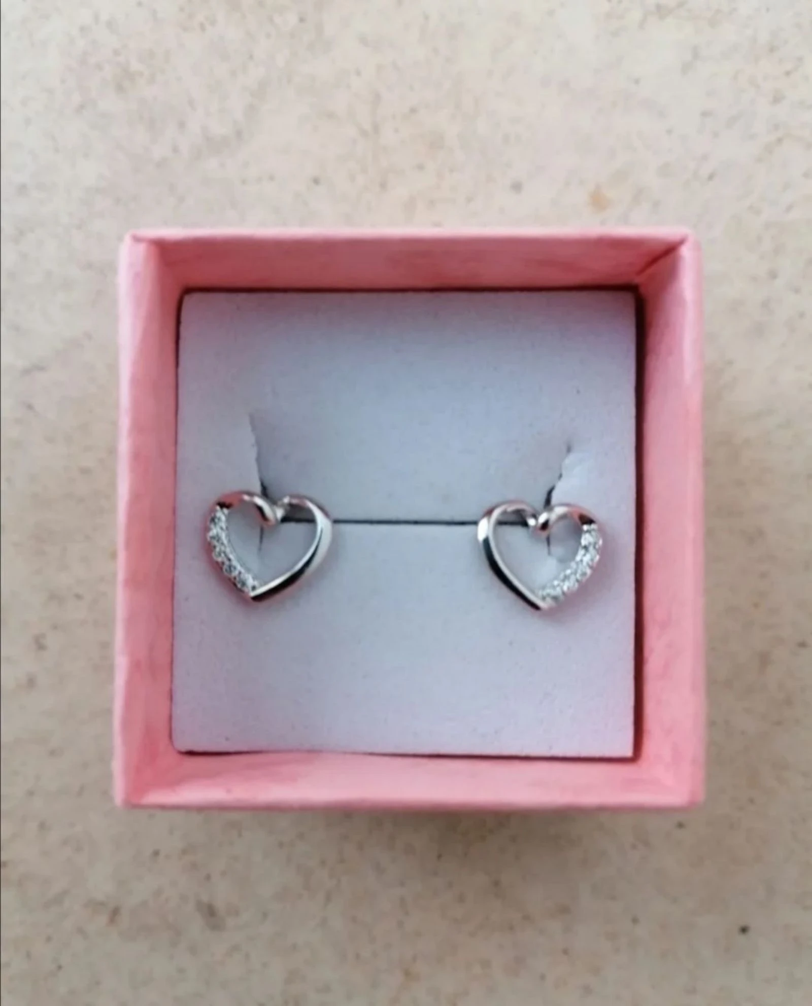 Pendientes corazón con circonitas